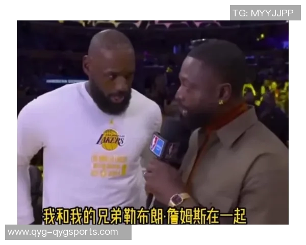 詹姆斯采访时仅用毛巾遮身引发热议网友呼吁他穿内裤以免尴尬